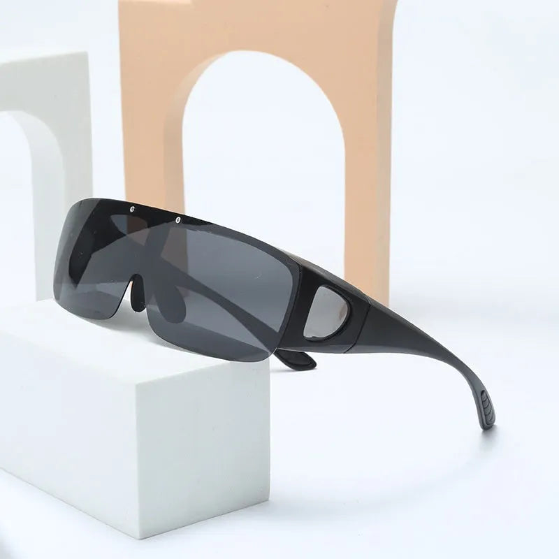 Polarised sports sunglasses with one-piece myopia correction lenses in a dark tint, suitable for cycling and climbing.