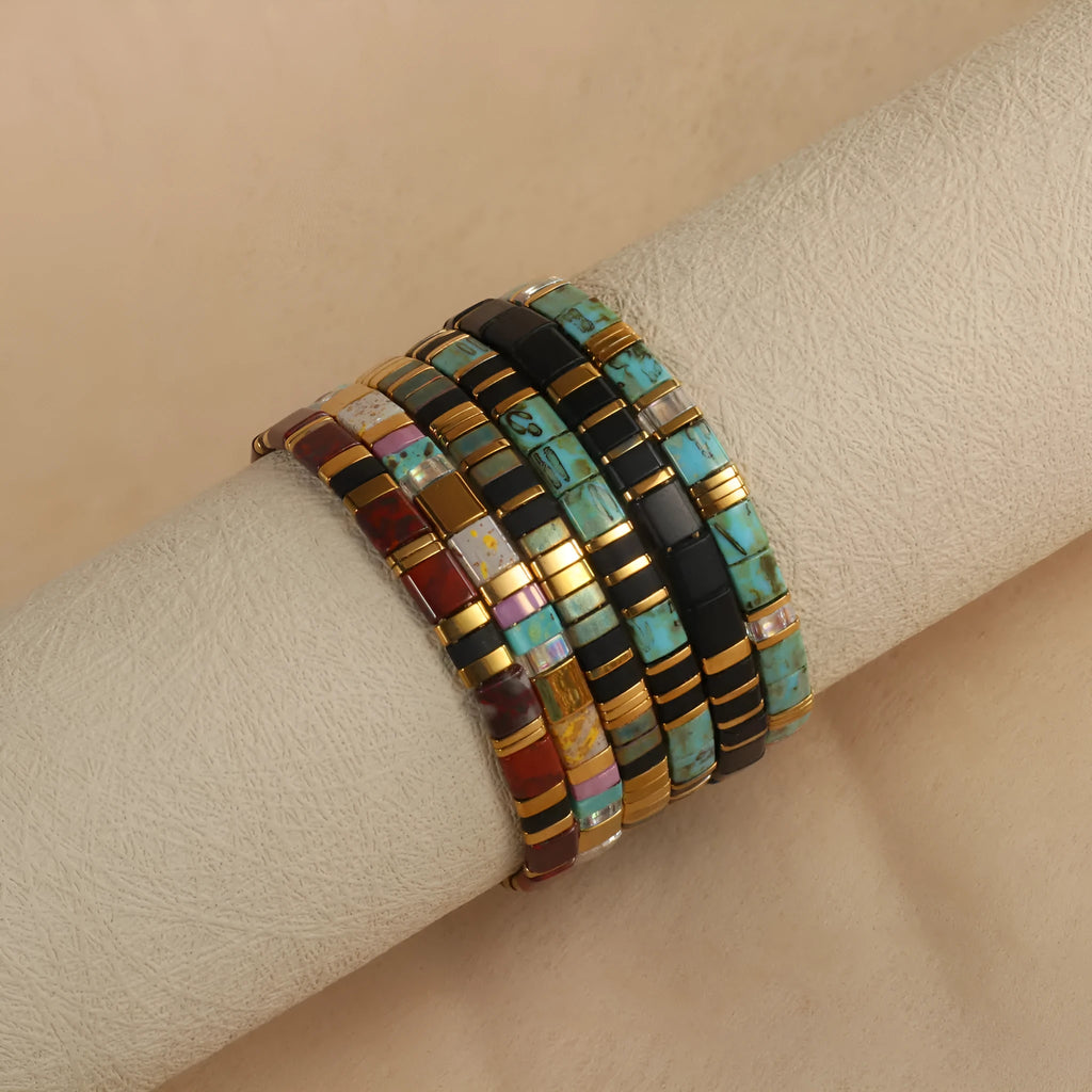 Geometric pull beads bracelet in glass or coloured glaze with round elements