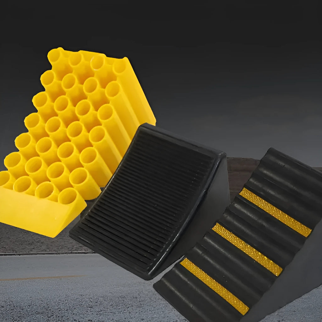Portable car anti-slip retainer triangle made of rubber and plastic for ramp use, sizes 10x10x16cm and 21x11x10cm.