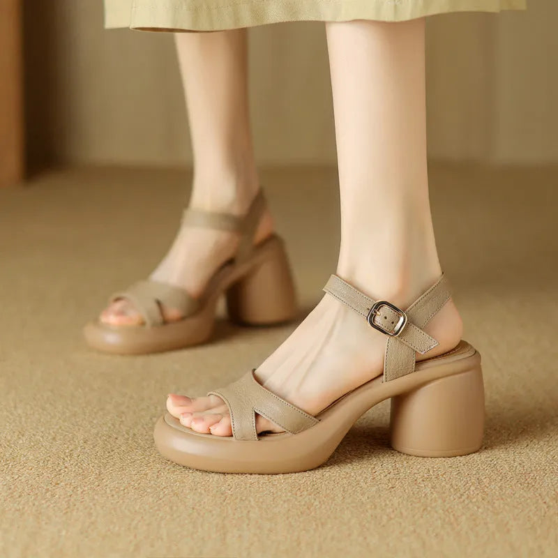 Women's apricot open-toe platform sandals with a round toe holder and 3cm thick rubber sole.