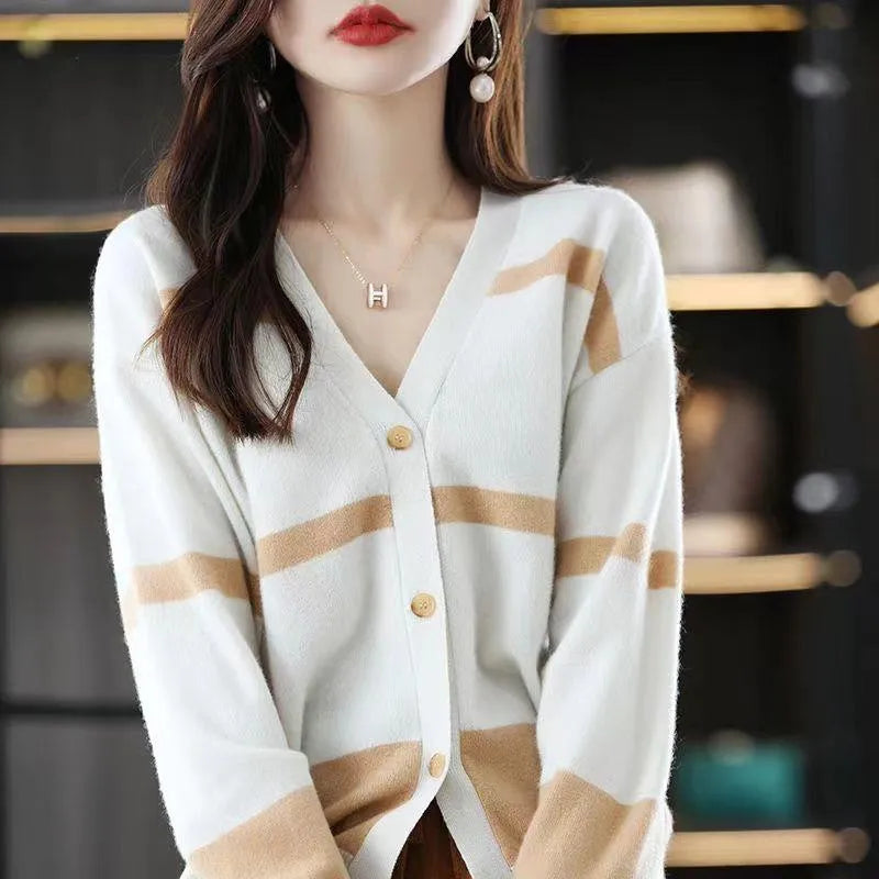 Women's slim fit V-neck cardigan with black and white 3D stripe pattern