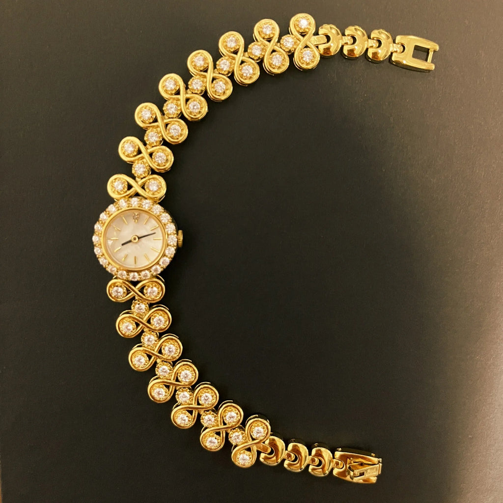 Women's antique jewellery quartz watch with 2cm dial, gold or silver 316 stainless steel strap and synthetic sapphire mirror.