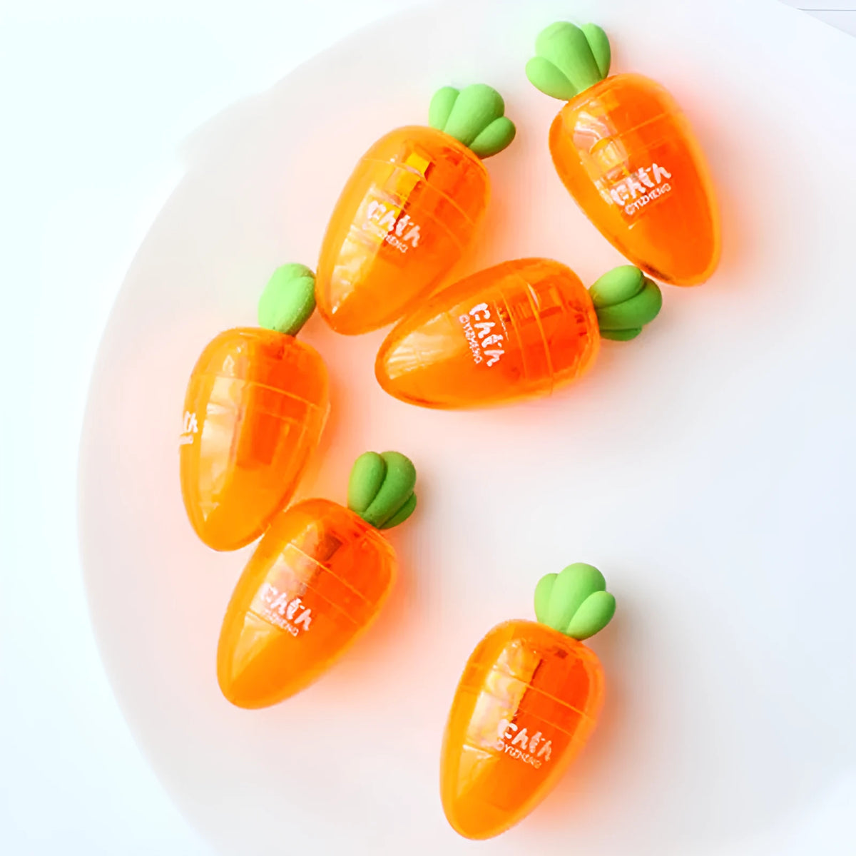 Cartoon carrot pencil sharpener with plastic shell, 7cm full length, 4cm blade, YZ1577 carrot colour