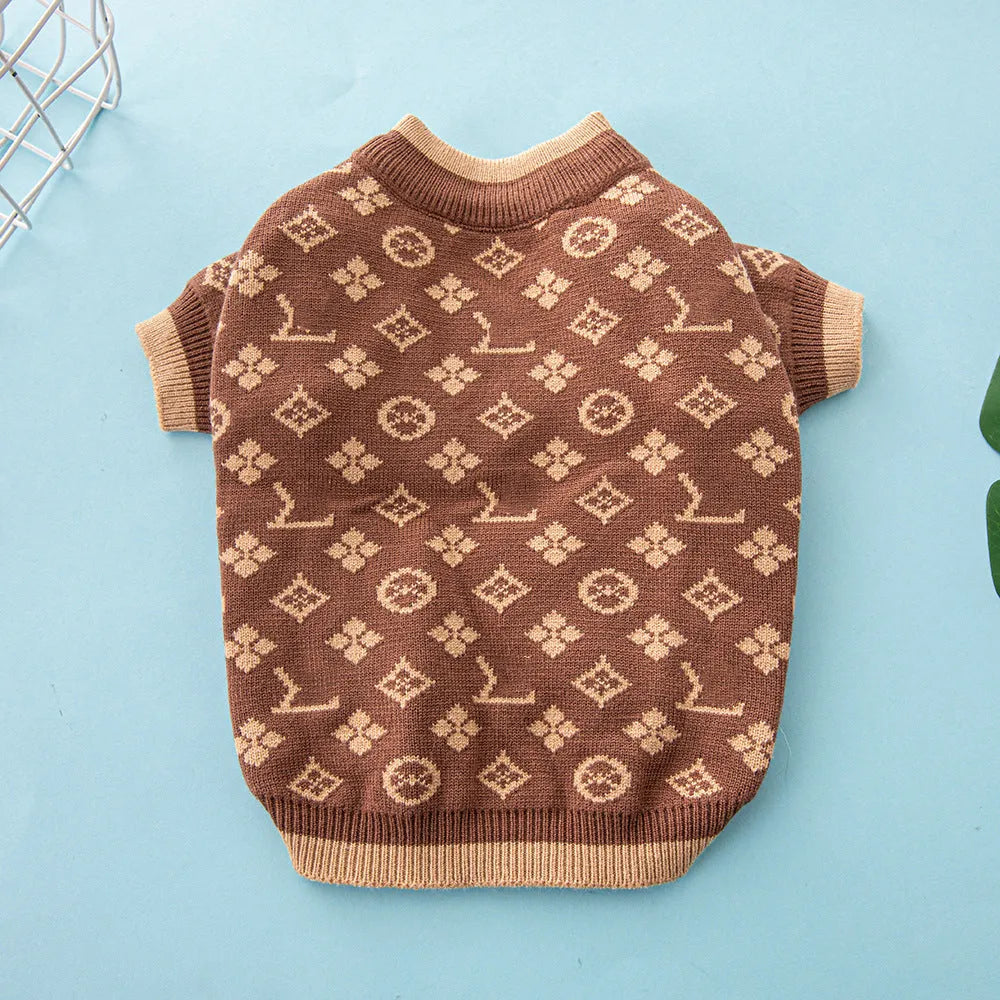 A thick wool dog sweater for autumn and winter in a European and American style.