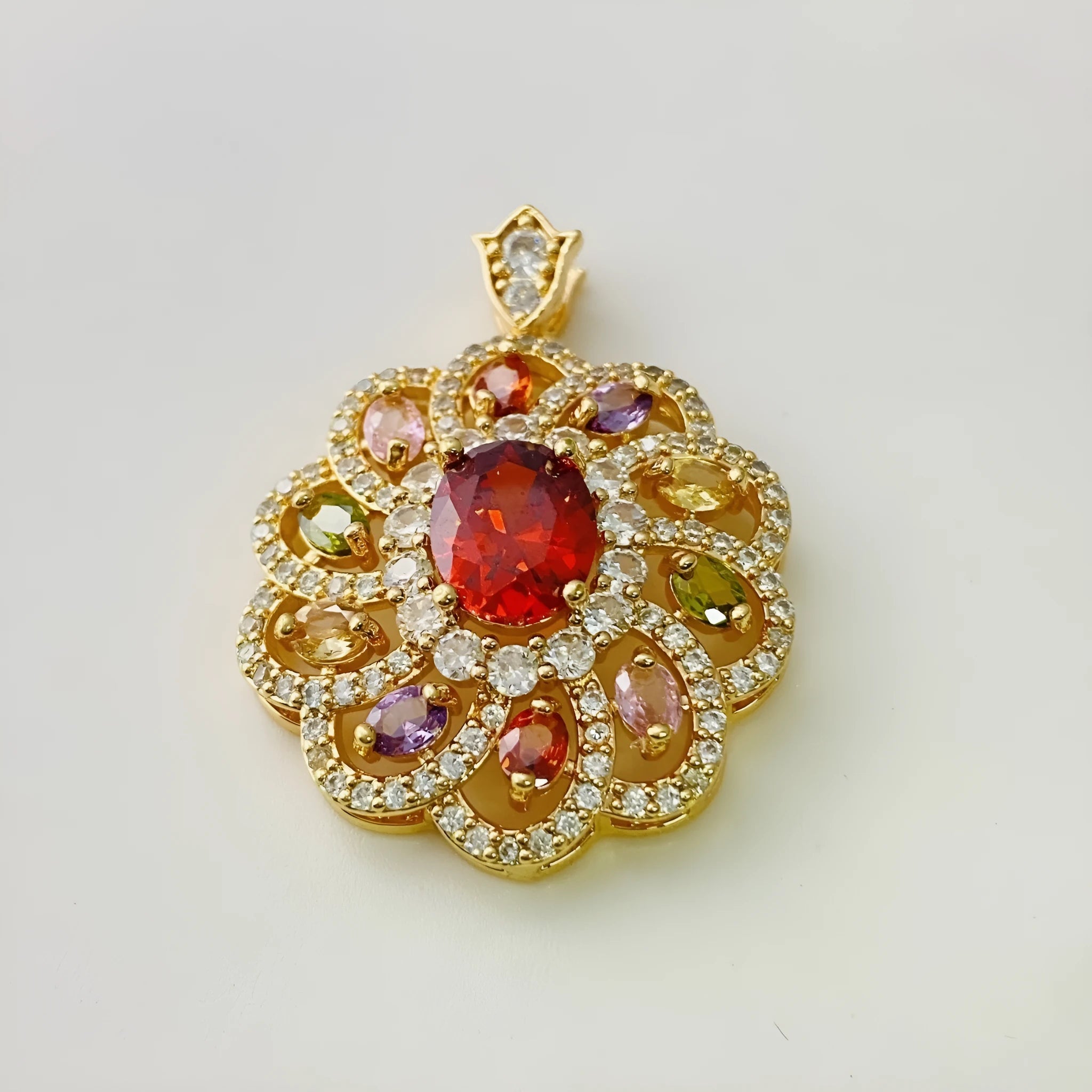Women's flower-shaped zircon pendant necklace in gold, champagne gold and platinum colour finishes