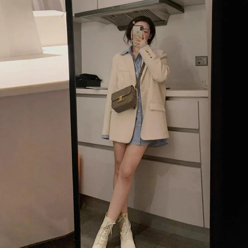 Korean-style light beige polyester small suit jacket with long sleeves and pockets on a model.