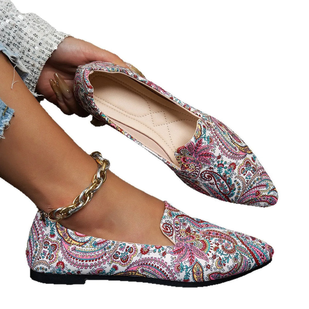 Women's printed shallow mouth pointed flat pumps with low stiletto heel in black mesh upper