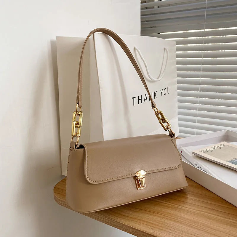 French casual underarm bag with sandwich pocket and shoulder chain in horizontal square shape