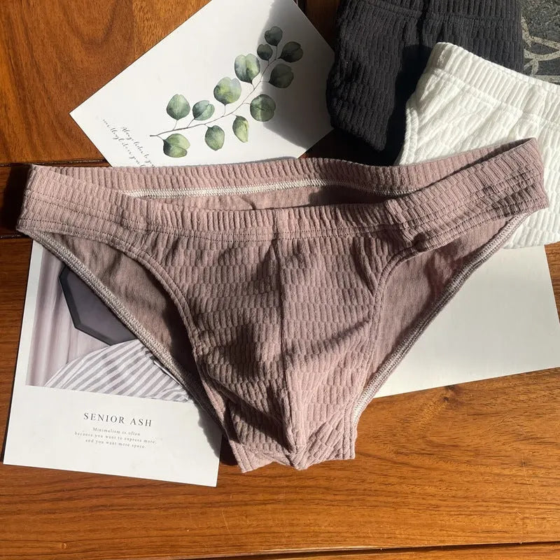Men's pure cotton triangle briefs in a solid colour on a mid waist.