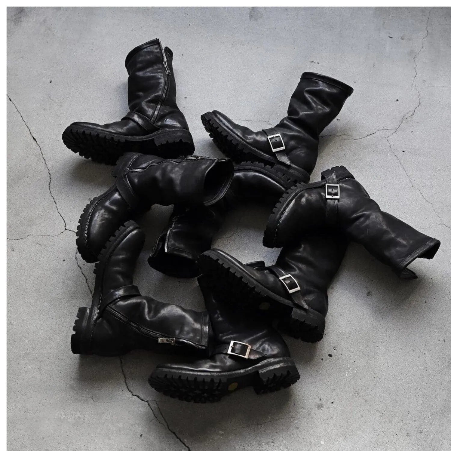 Men's black retro Martin ankle boots with a full-length side zipper and round toe.