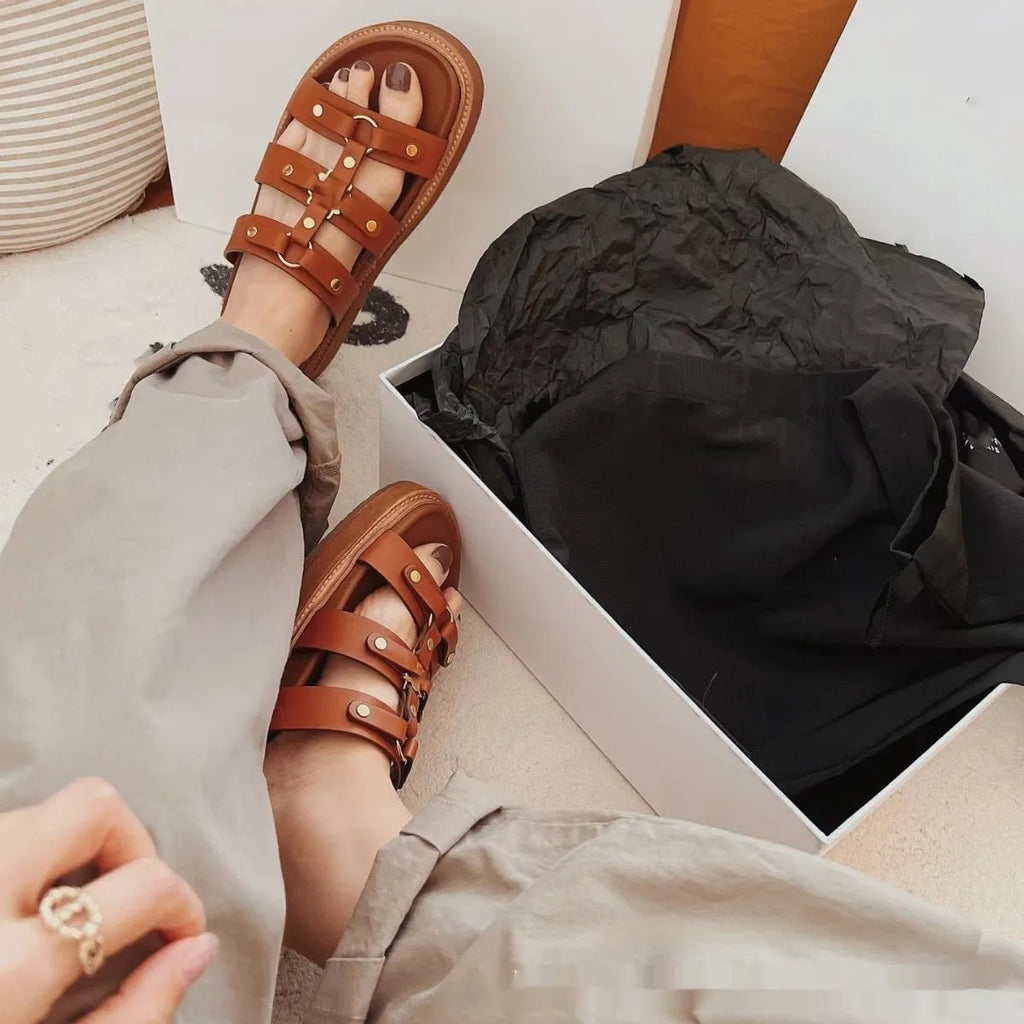 Women's Roman sandal slippers in patent leather with sheepskin upper, available in three colours