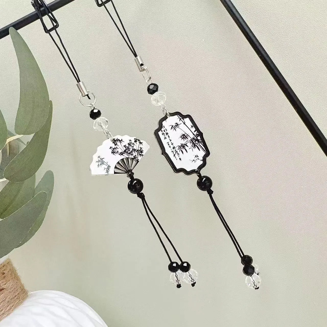 Guofeng Chinese-style botanical bead keychain with floral patterns and baked varnish finish