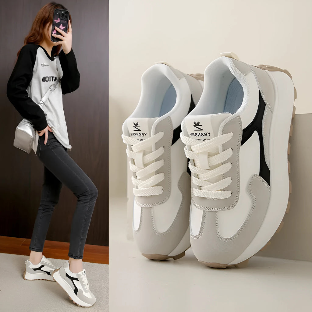 Women's low-top platform sports shoes in card black with lace-up front and rubber sole