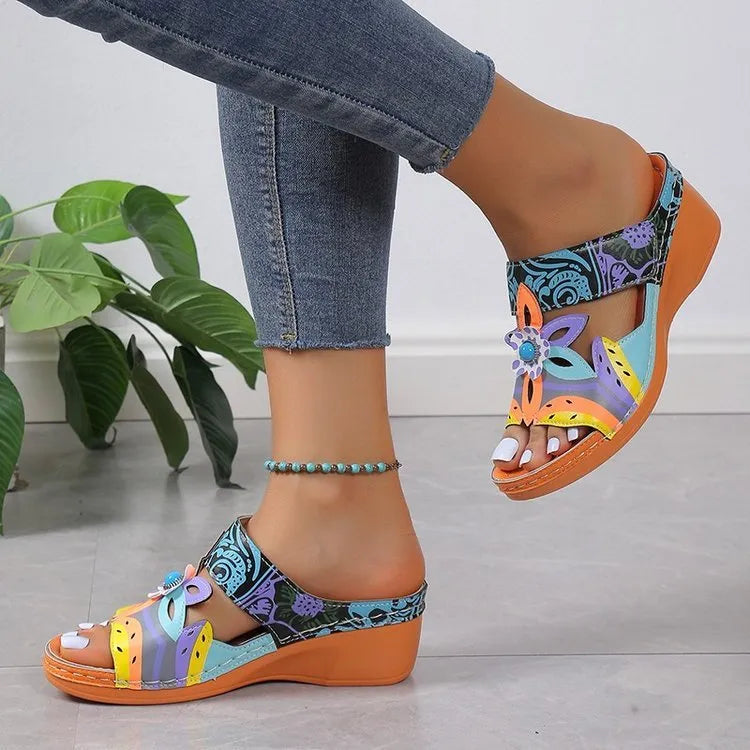 Ethnic coloured slope and totem design slippers in cowhide leather with a rubber sole.