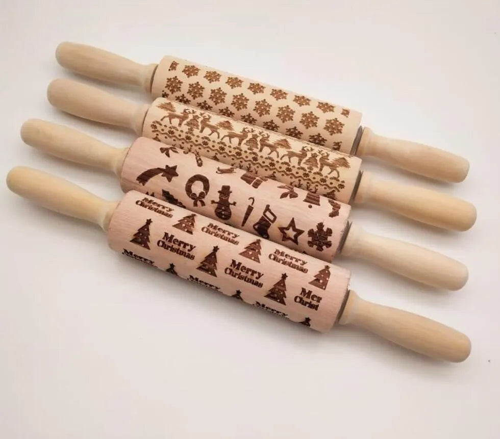 Wooden rolling pin with embossed Christmas snowflake pattern, 45 cm long.