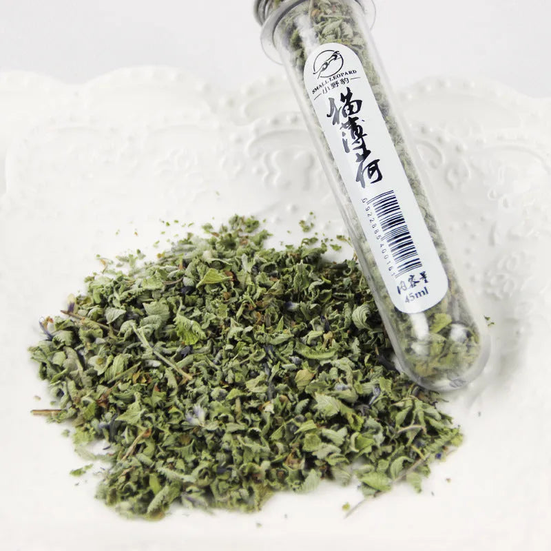 Single 45ml mint flavour catnip leaf snack in natural hand-picked catnip leaves