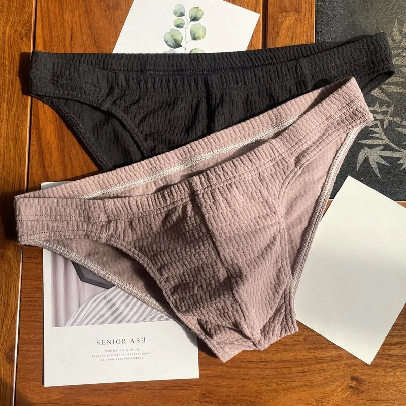 Men's pure cotton triangle briefs in a solid colour on a mid waist.