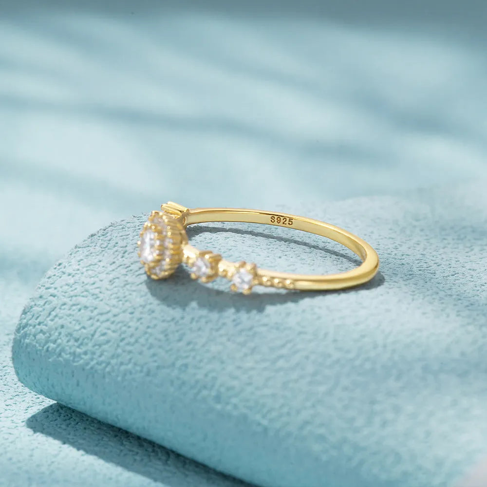 925 silver women's ring with gold electroplated finish, flower rhinestone detailing and geometric shape