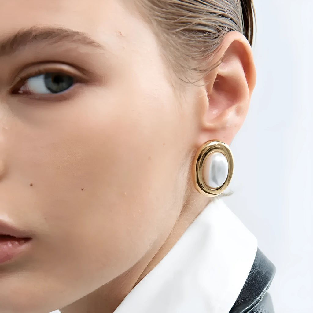 Stainless steel vintage pearl ear studs with electroplated JDE0305051 colour finish
