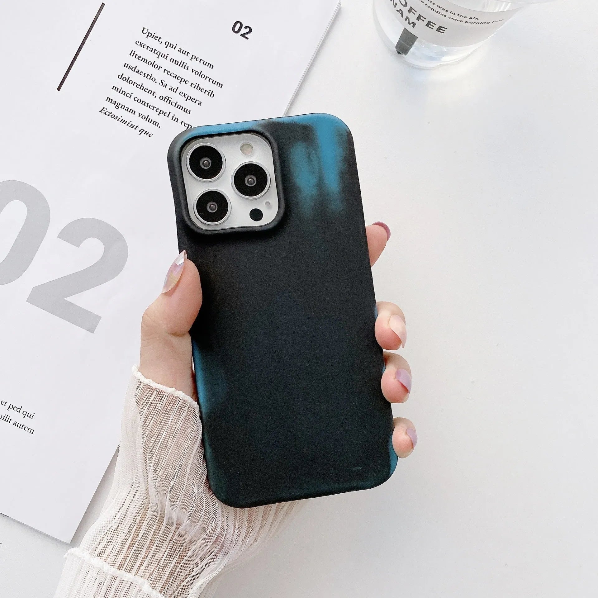 Heat-sensitive inner velvet half-wrap color-changing phone case for iPhone 13 showing black to green shift with PC material anti-drop protection
