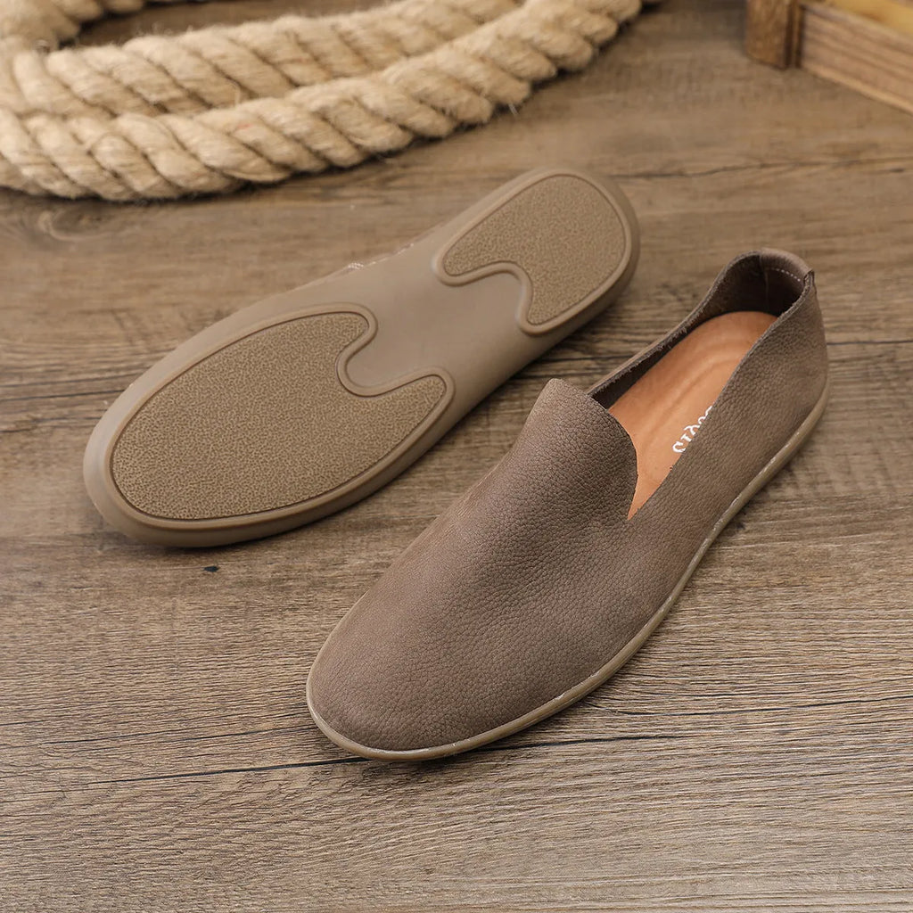 Handmade grey low-top men's casual sneakers with cowhide leather upper and rubber sole