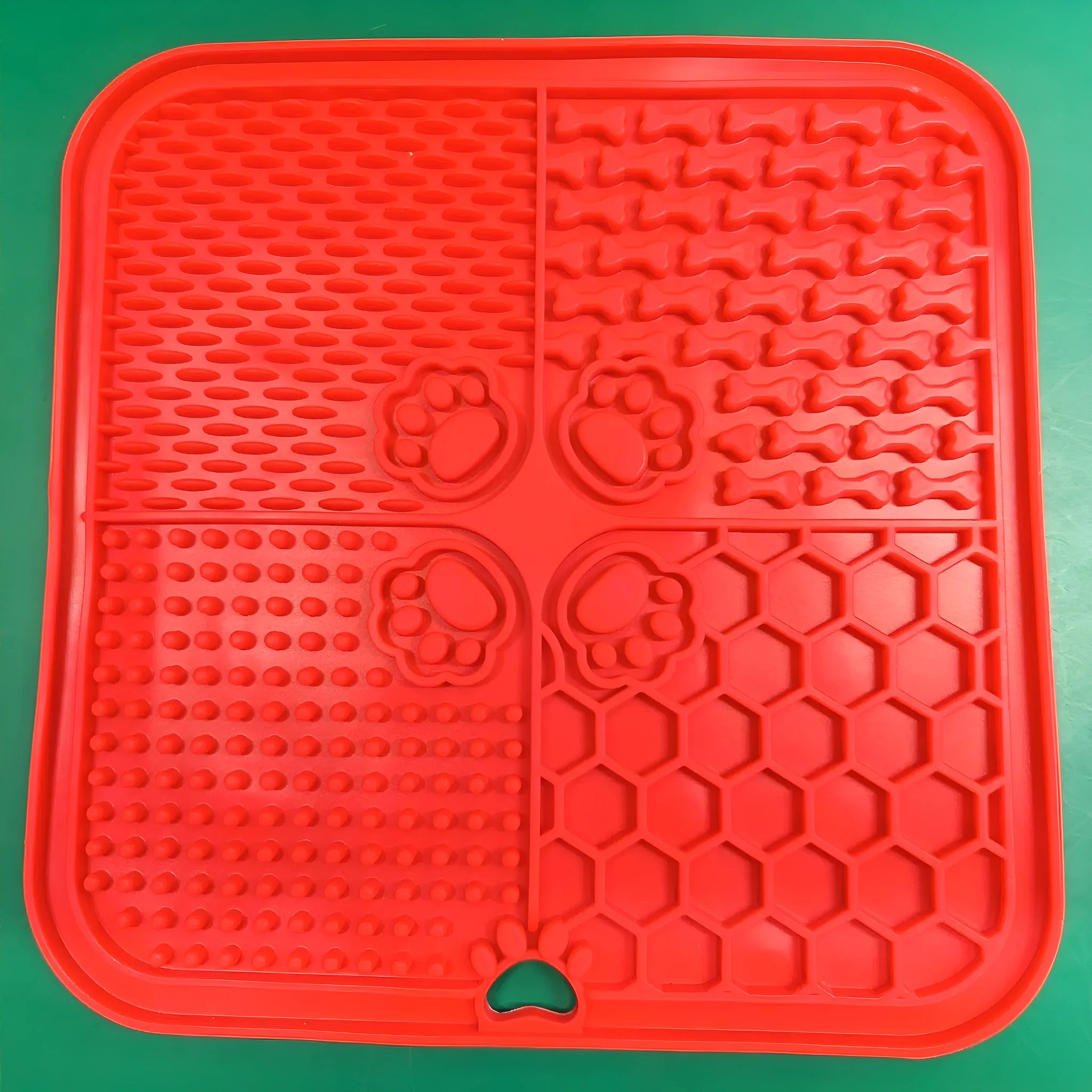 Silicone dog slow food mat in black with raised ridges to slow eating, anti-scatter design