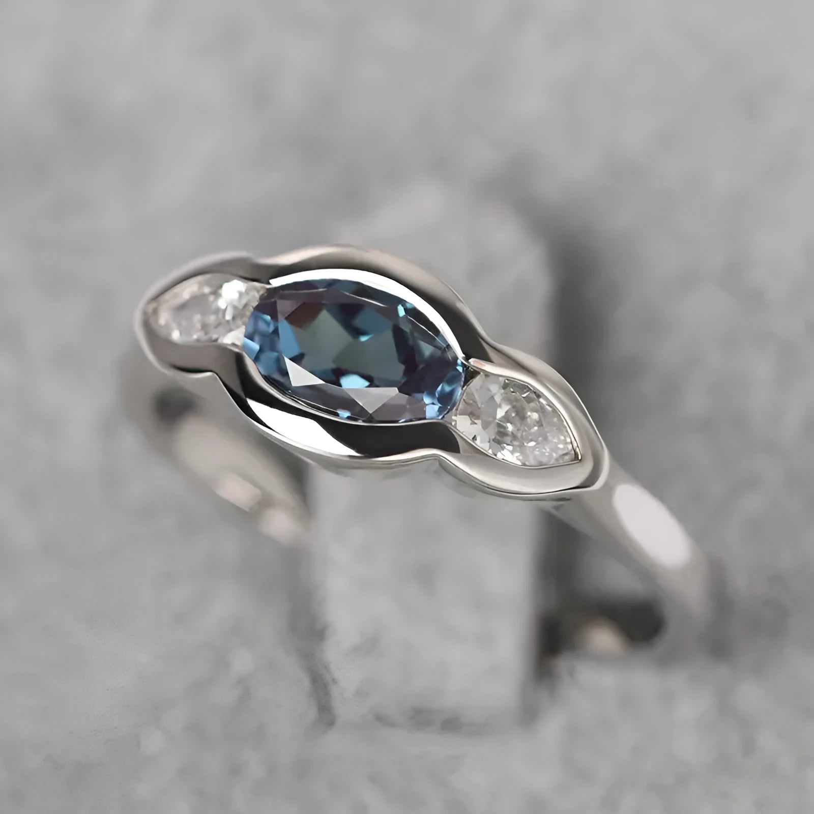 Women's geometric ellipse ring with zircon stones in white gold colour on copper band