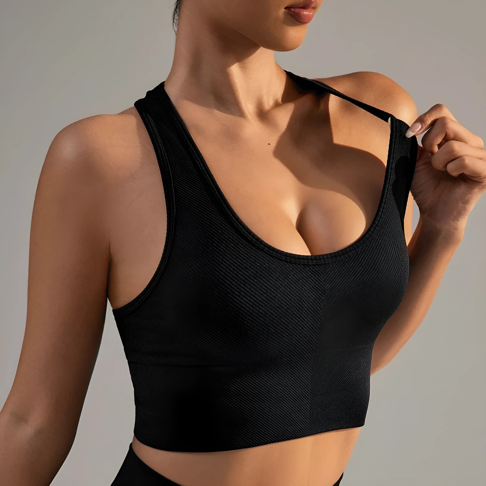 Black quick-drying breathable sports yoga vest bra with cross beauty back and fixed double straps for women