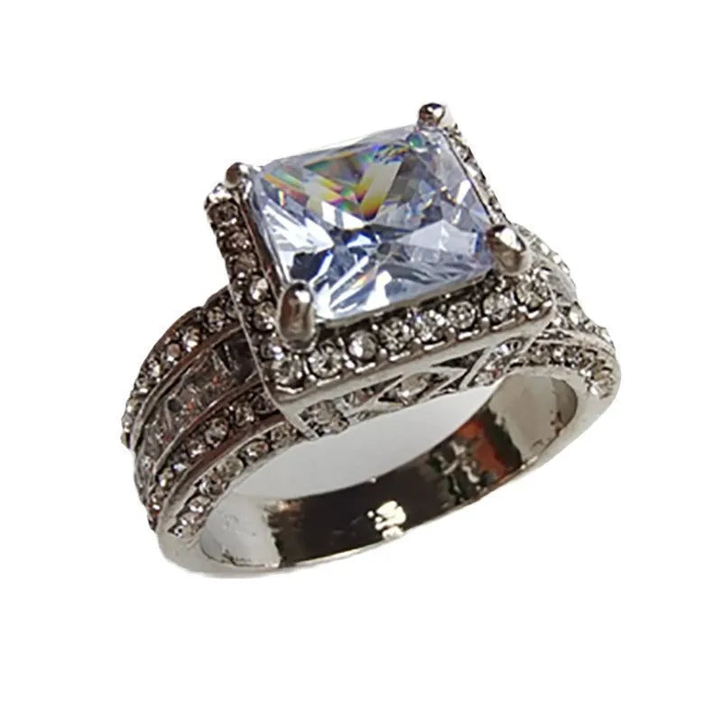 Geometric women's alloy ring in gold or white on a UK ring size chart showing sizes 5 to 13.