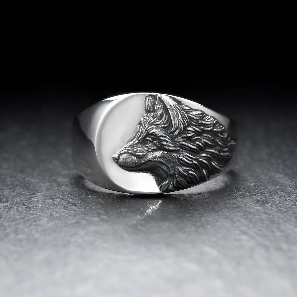 Men's silver alloy ring with a geometric domineering wolf design on a grey background.