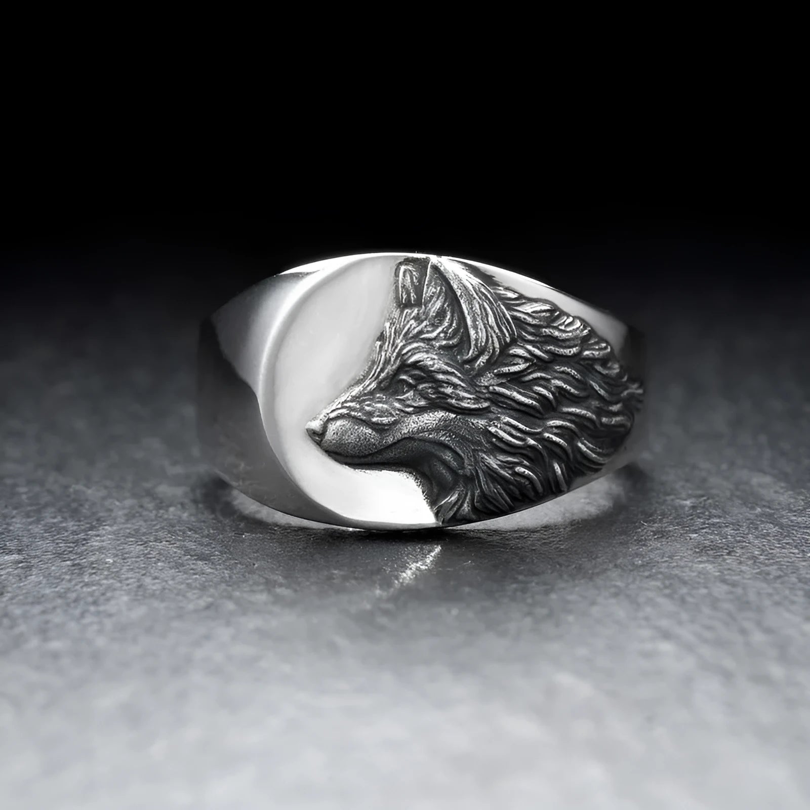 Men's silver alloy ring with a geometric domineering wolf design on a grey background.