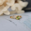 Geometric quadrilateral copper ring with imitation peridot appearance in Japanese retro style