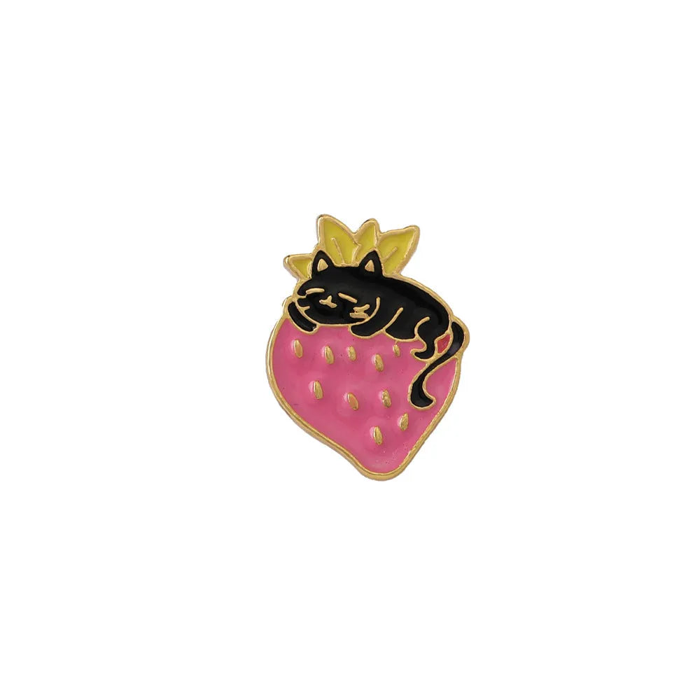 Alloy metal brooch shaped like a cat with a strawberry cake and dripping oil decoration.