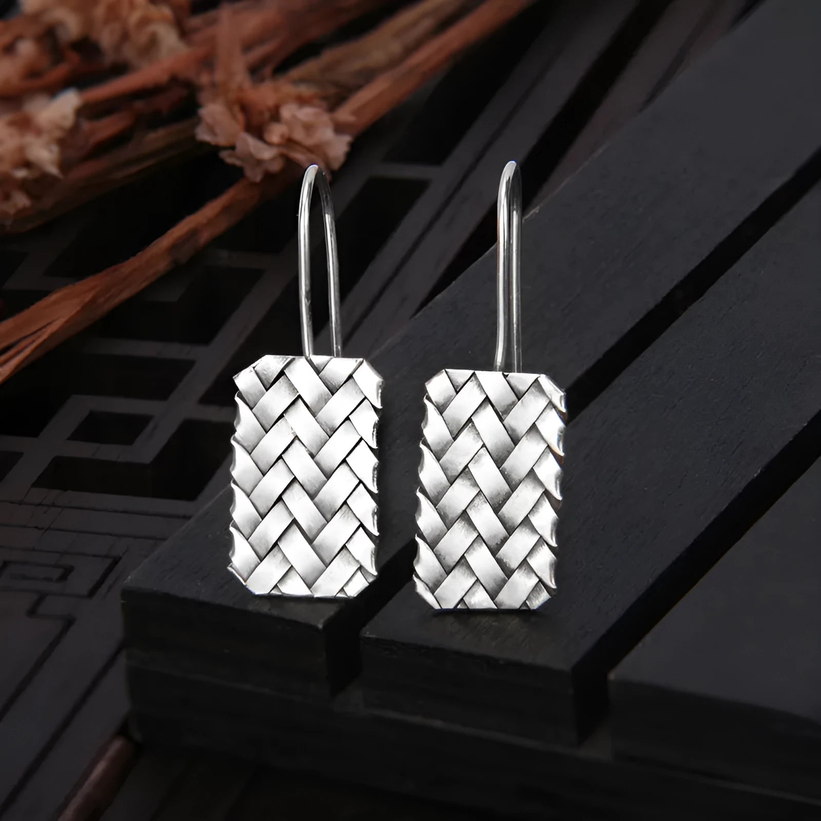 Geometric diamond plaid woven earrings in 925 silver measuring 17.5mm