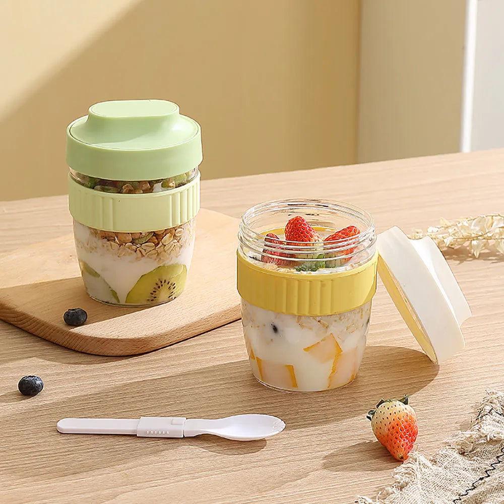Green plastic salad cup with clear lid and integrated spoon showing 480ml capacity measurement