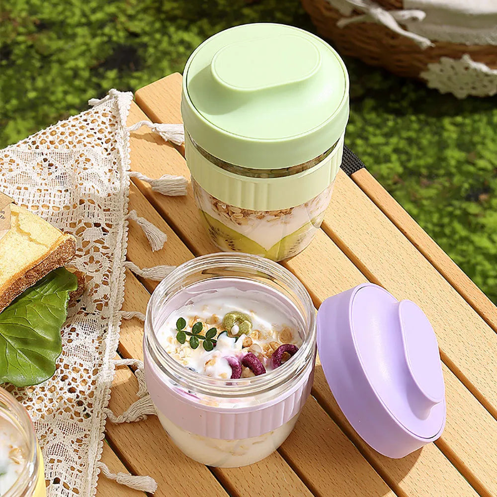 Green plastic salad cup with clear lid and integrated spoon showing 480ml capacity measurement