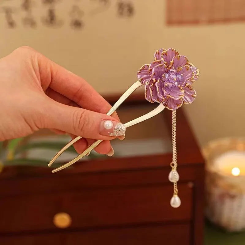 Purple and white peony flower U-shaped hairpin with tassel detail on alloy metal construction