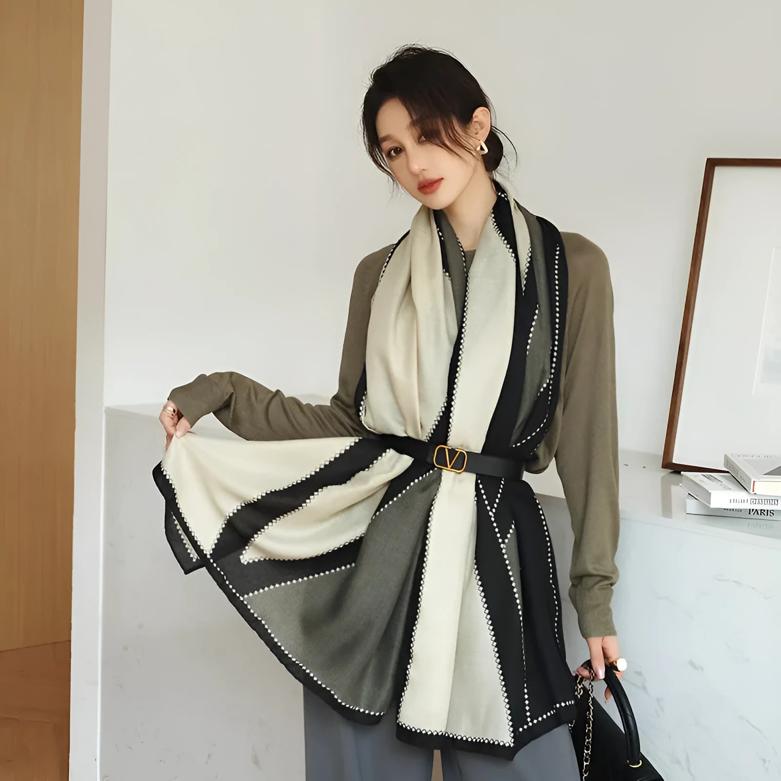 Women's polyester scarf with printed design measuring 180cm by 90cm for autumn wear