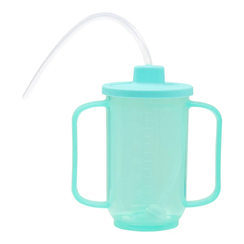 Oblique mouth choke-proof plastic drinking cup with handle and lid for elderly and pregnant adults.