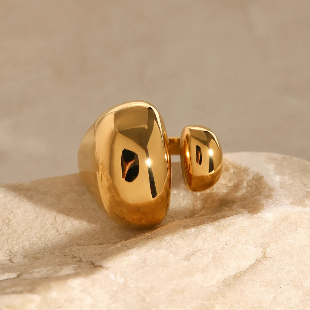 Women's stainless steel geometric open ring with electroplated finish in colour JDR2405081.