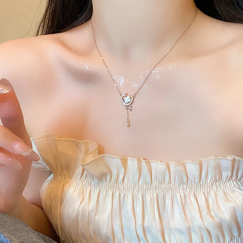 Women's romantic star moon zirconium necklace on adjustable copper clavicle chain in gold colour