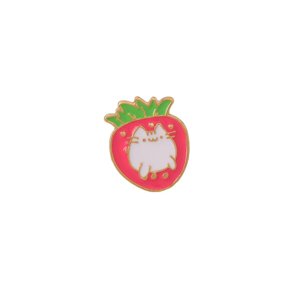 Alloy metal brooch shaped like a cat with a strawberry cake and dripping oil decoration.