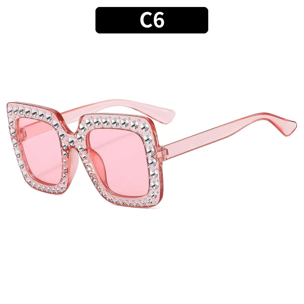 Plastic fashion sunglasses with multiple frame and lens colour options for personality trend styling