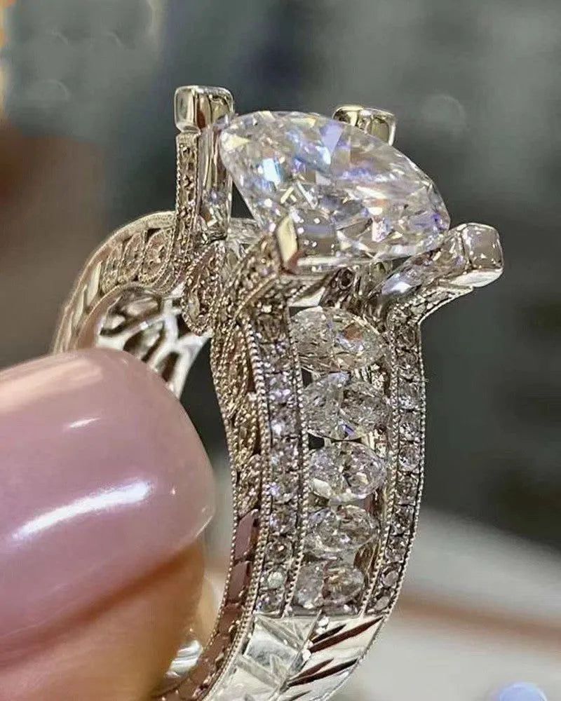 Geometric women's alloy ring in gold or white on a UK ring size chart showing sizes 5 to 13.
