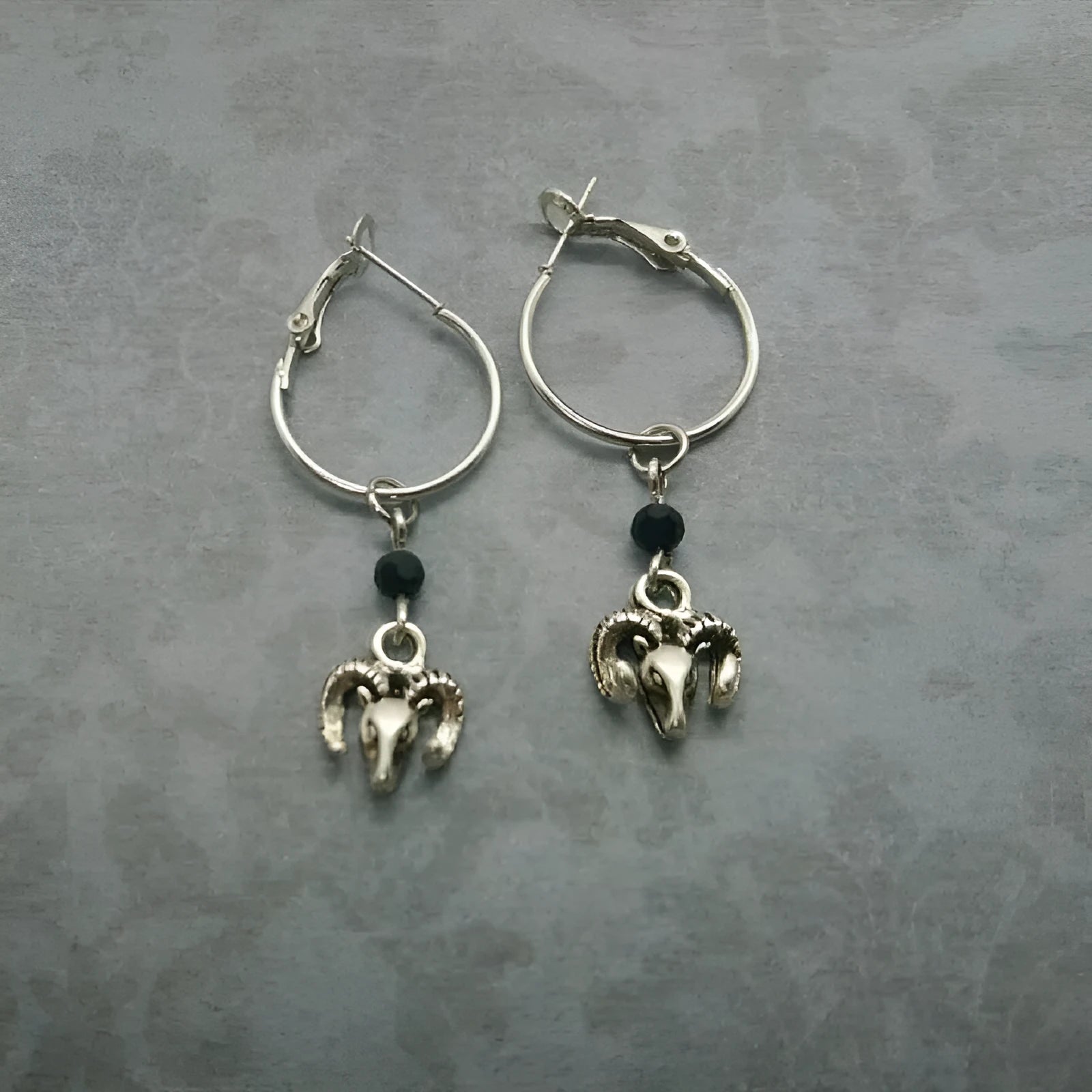 Silver-coloured alloy round ring earrings for women with a Tibetan antelope design.