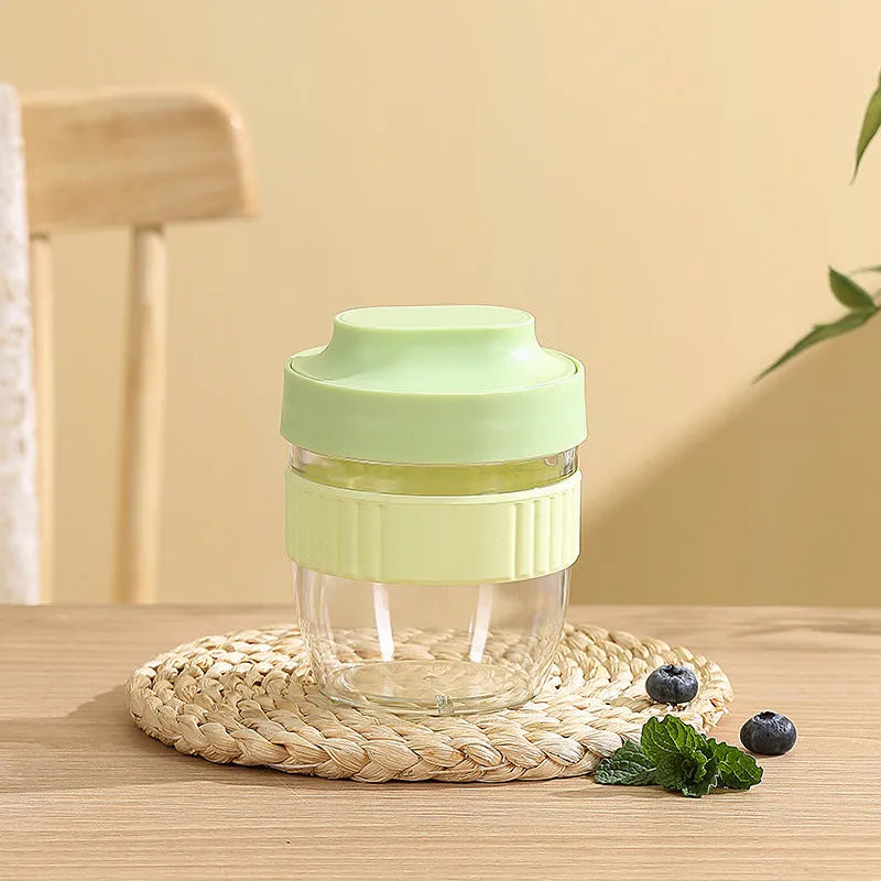 Green plastic salad cup with clear lid and integrated spoon showing 480ml capacity measurement