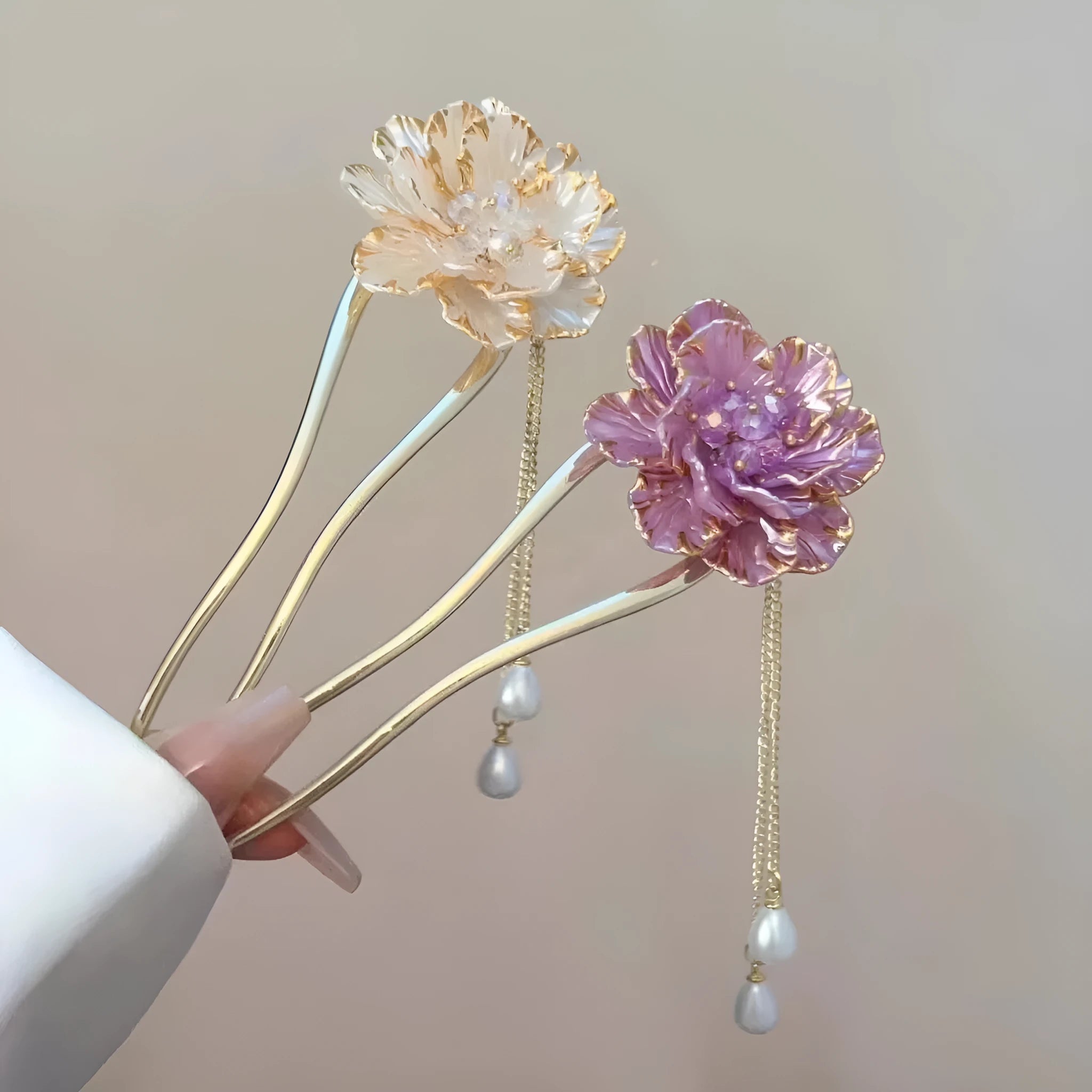 Purple and white peony flower U-shaped hairpin with tassel detail on alloy metal construction