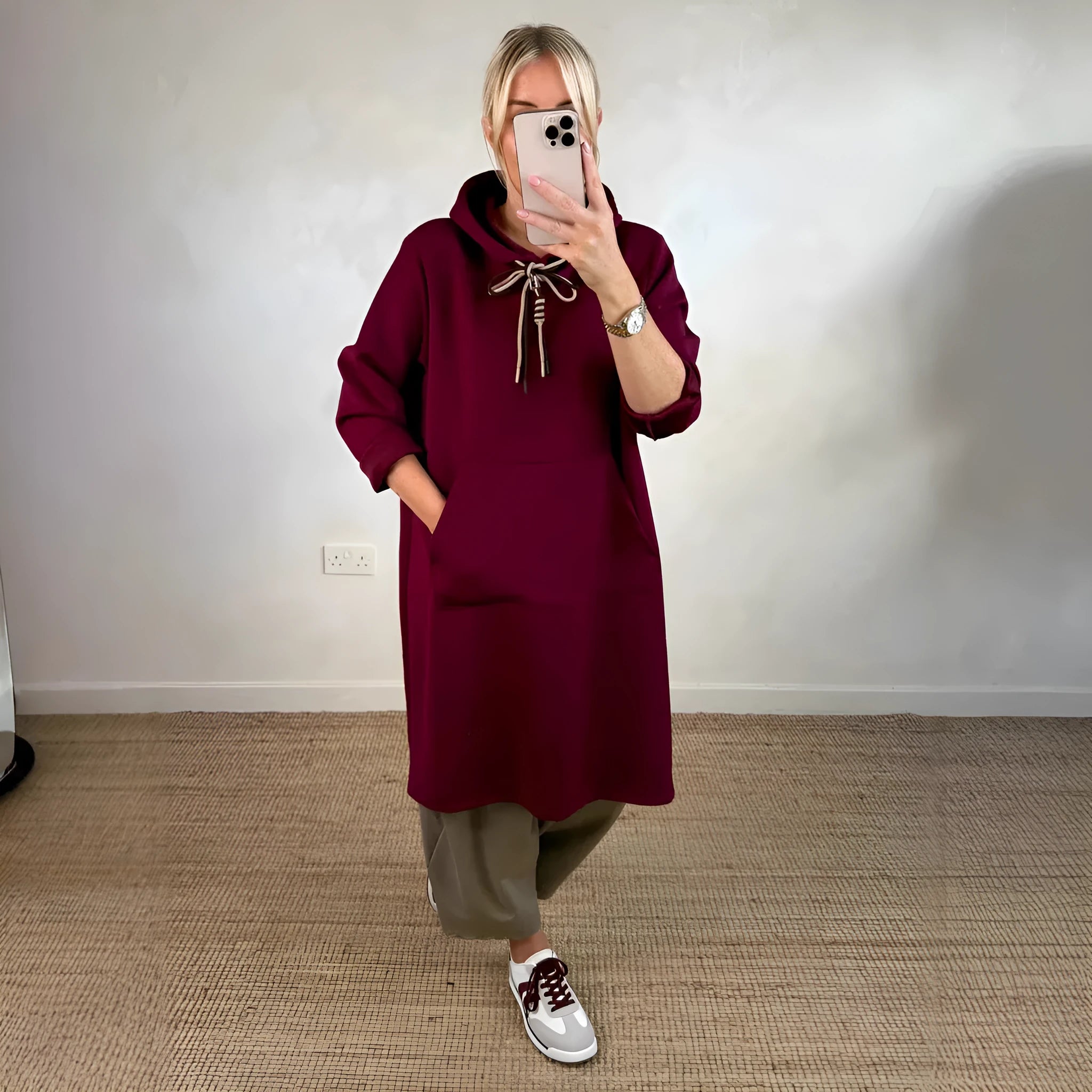 Women's loose oversized knit hooded maxi dress with pockets in solid colour, polyester construction