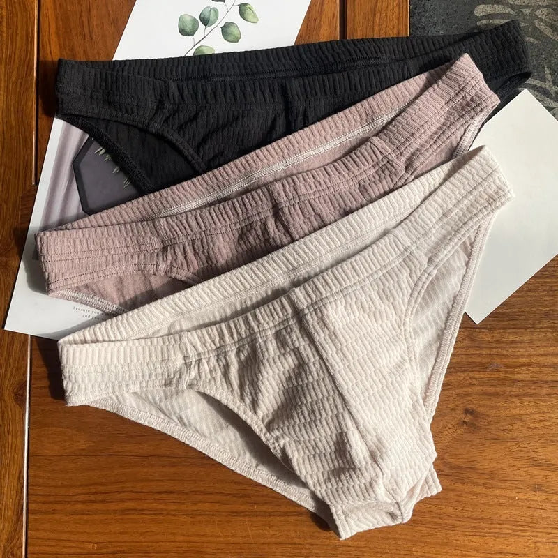 Men's pure cotton triangle briefs in a solid colour on a mid waist.