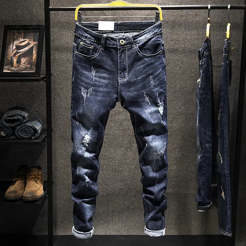 Slim-fitting men's skinny jeans in dark blue or light blue cotton denim with micro elasticity.
